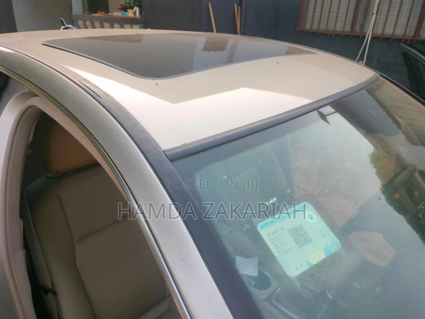 Mercedes-Benz C300 Luxury Sedan RWD (3.0L 6cyl 7A) 2010 Gold