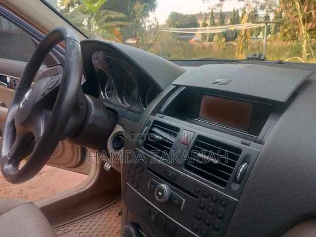 Mercedes-Benz C300 Luxury Sedan RWD (3.0L 6cyl 7A) 2010 Gold