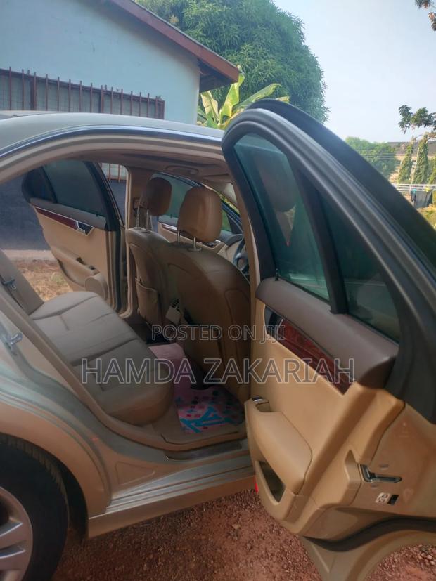 Mercedes-Benz C300 Luxury Sedan RWD (3.0L 6cyl 7A) 2010 Gold