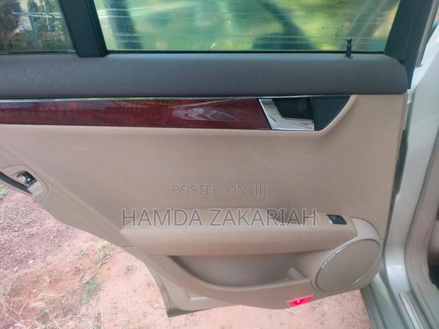 Mercedes-Benz C300 Luxury Sedan RWD (3.0L 6cyl 7A) 2010 Gold