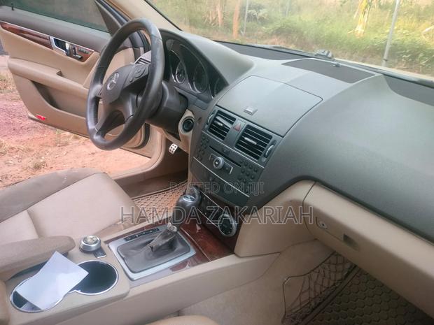 Mercedes-Benz C300 Luxury Sedan RWD (3.0L 6cyl 7A) 2010 Gold