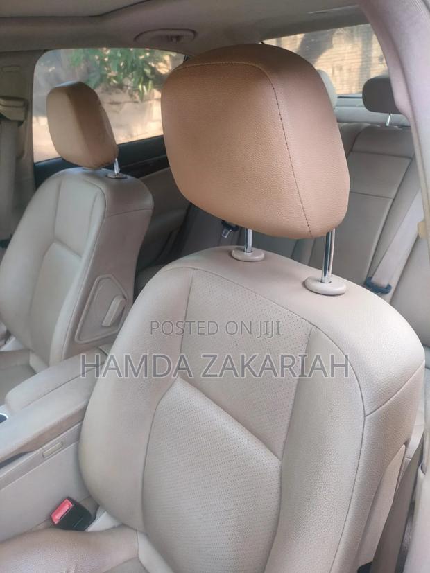 Mercedes-Benz C300 Luxury Sedan RWD (3.0L 6cyl 7A) 2010 Gold