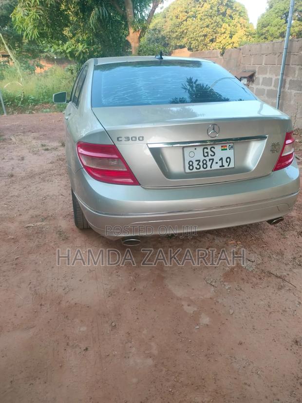 Mercedes-Benz C300 Luxury Sedan RWD (3.0L 6cyl 7A) 2010 Gold