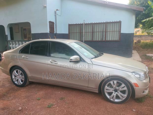 Mercedes-Benz C300 Luxury Sedan RWD (3.0L 6cyl 7A) 2010 Gold