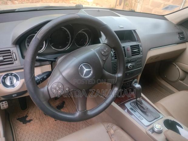 Mercedes-Benz C300 Luxury Sedan RWD (3.0L 6cyl 7A) 2010 Gold