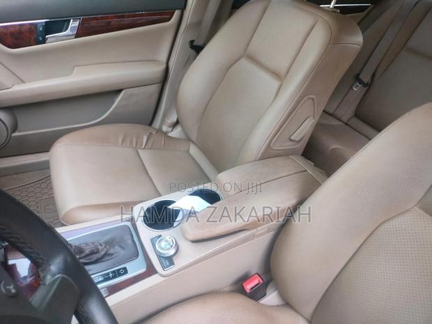 Mercedes-Benz C300 Luxury Sedan RWD (3.0L 6cyl 7A) 2010 Gold