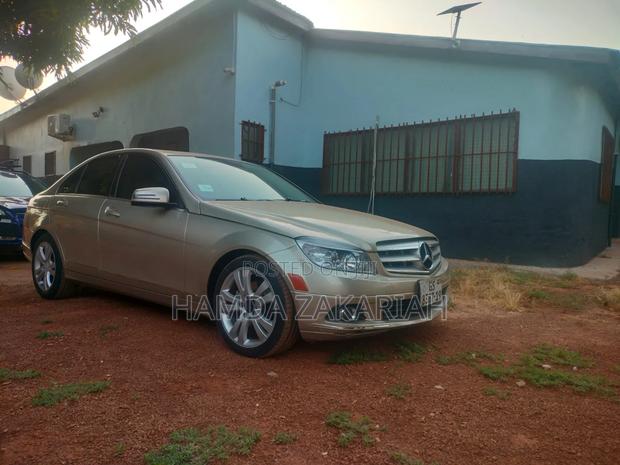 Mercedes-Benz C300 Luxury Sedan RWD (3.0L 6cyl 7A) 2010 Gold