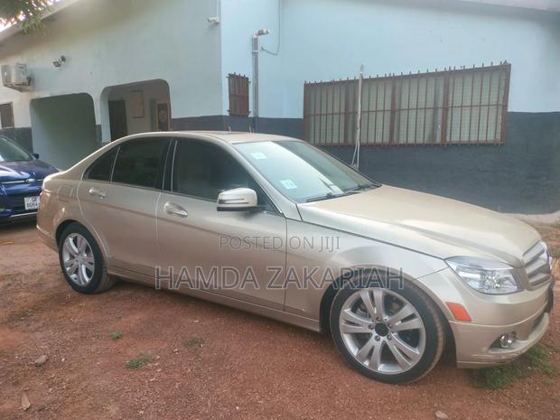 Mercedes-Benz C300 Luxury Sedan RWD (3.0L 6cyl 7A) 2010 Gold