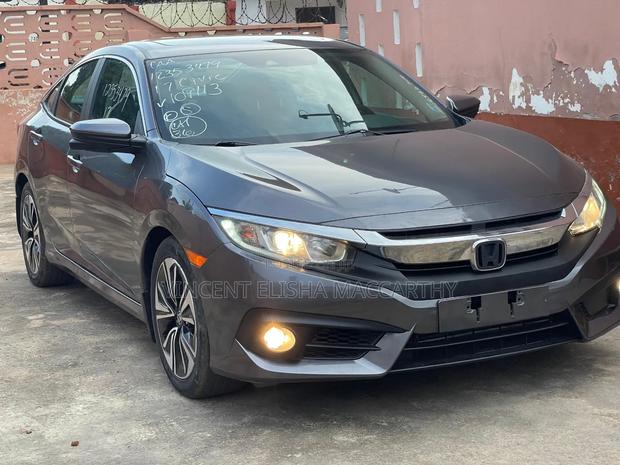 Honda Civic EX 4dr Hatchback (1.5L 4cyl) 2017 Gray