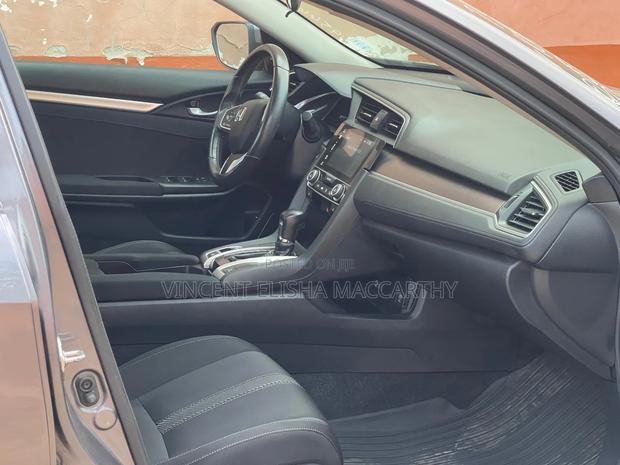 Honda Civic EX 4dr Hatchback (1.5L 4cyl) 2017 Gray