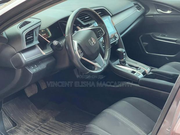 Honda Civic EX 4dr Hatchback (1.5L 4cyl) 2017 Gray