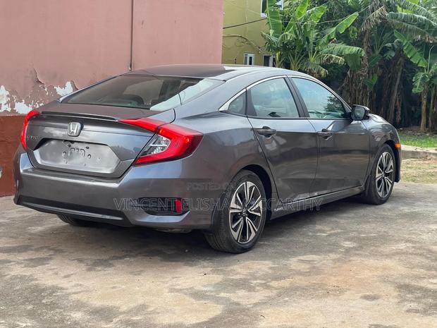 Honda Civic EX 4dr Hatchback (1.5L 4cyl) 2017 Gray