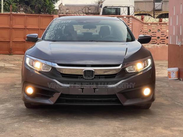 Honda Civic EX 4dr Hatchback (1.5L 4cyl) 2017 Gray