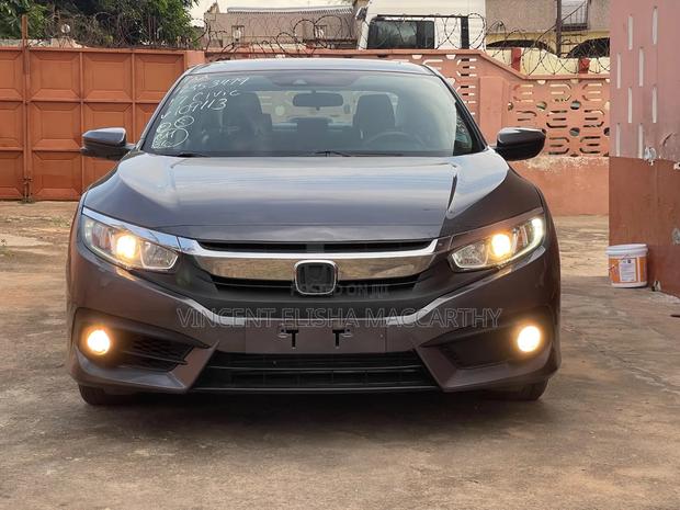 Honda Civic EX 4dr Hatchback (1.5L 4cyl) 2017 Gray