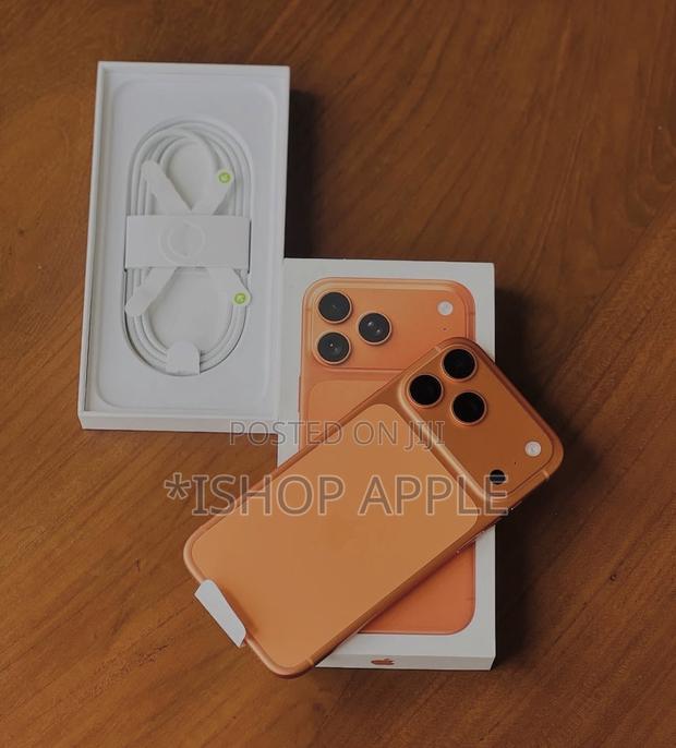 Apple iPhone 17 Pro Max 512 GB Orange · Photo 4