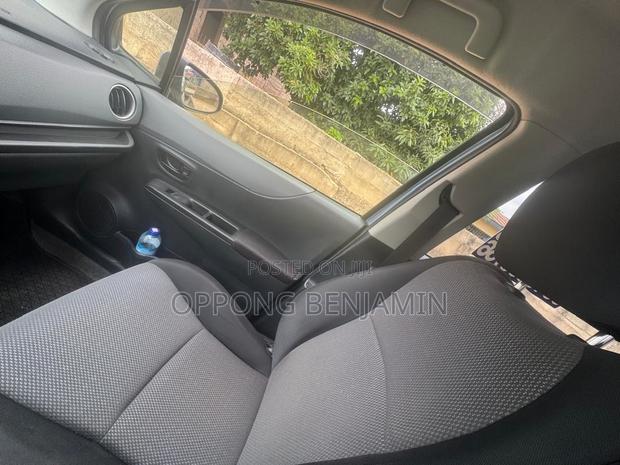 Toyota Vitz 1.3 AWD 5dr 2011 Blue