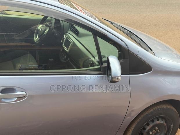 Toyota Vitz 1.3 AWD 5dr 2011 Blue