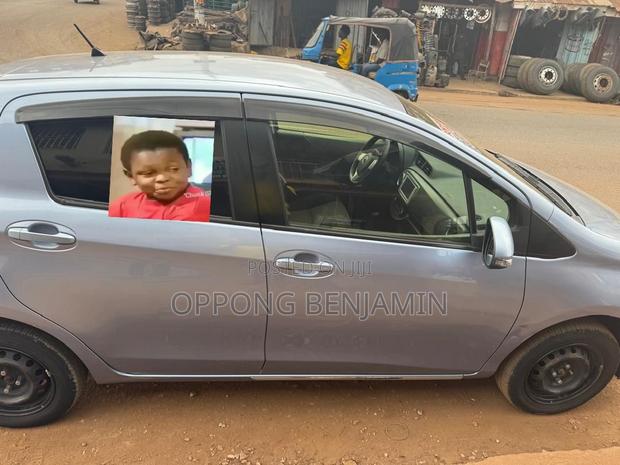 Toyota Vitz 1.3 AWD 5dr 2011 Blue