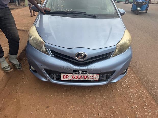 Toyota Vitz 1.3 AWD 5dr 2011 Blue