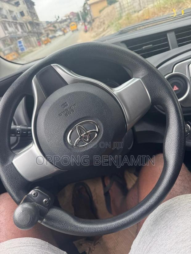 Toyota Vitz 1.3 AWD 5dr 2011 Blue