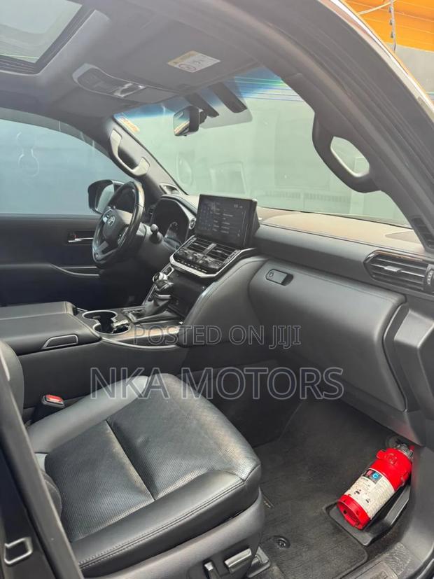 Toyota Land Cruiser LC300 2024 Black