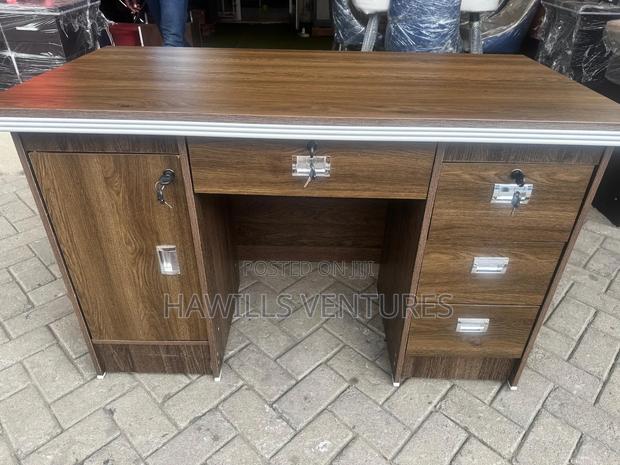 Writing Table /Desk · Photo 2
