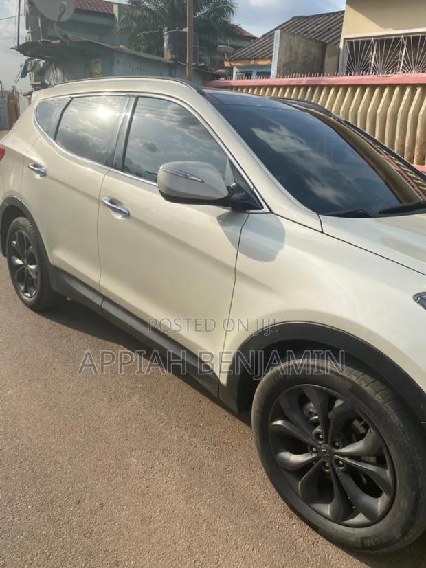 Hyundai Santa Fe GLS 4dr SUV (3.3L 6cyl 6A) 2014 Beige