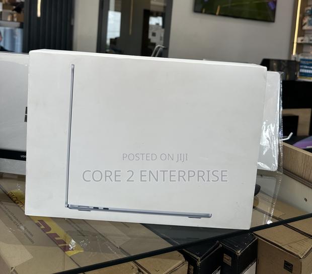 New Laptop Apple MacBook Air 2024 M3 13-Inch 16GB Apple M4 SSD 256GB