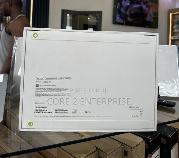 New Laptop Apple MacBook Air 2024 M3 13-Inch 16GB Apple M4 SSD 256GB photo 3