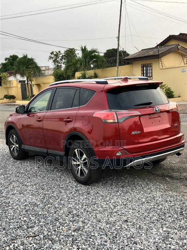 Toyota RAV4 XLE AWD (2.5L 4cyl 6A) 2016 Red