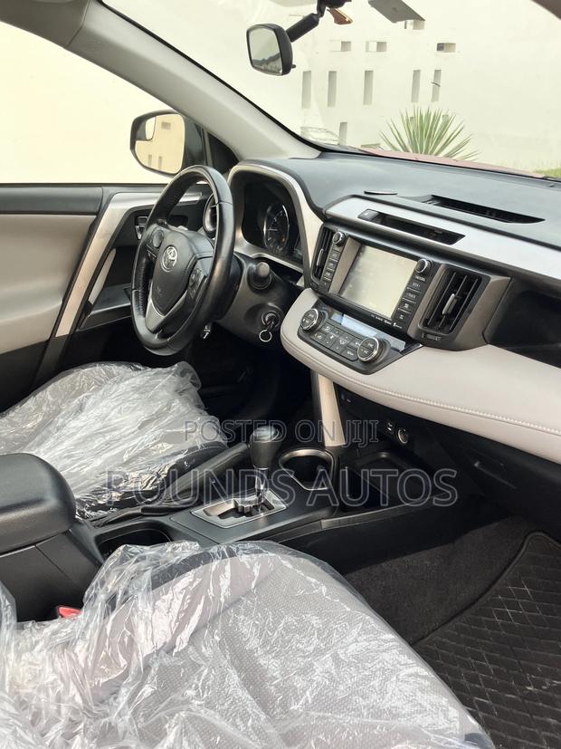 Toyota RAV4 XLE AWD (2.5L 4cyl 6A) 2016 Red