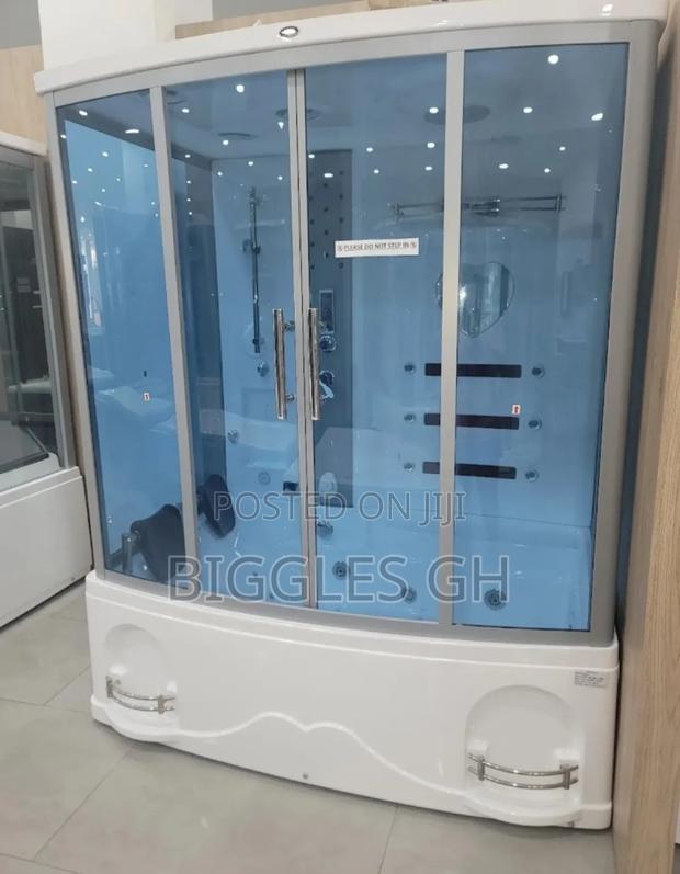 Jacuzzi Shower Room With Steamer · Photo 3