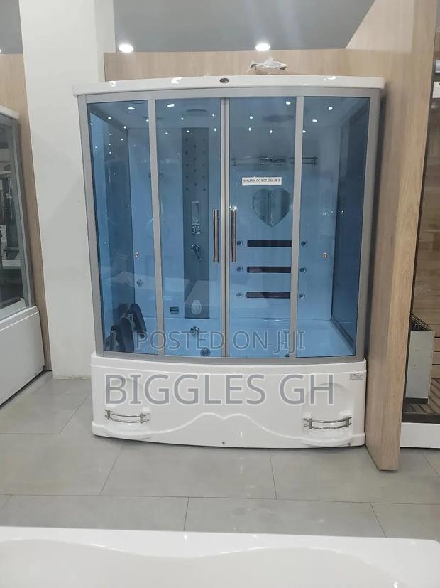 Jacuzzi Shower Room With Steamer · Photo 4