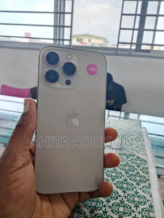 Apple iPhone 13 Pro 128 GB Gold · Photo 4