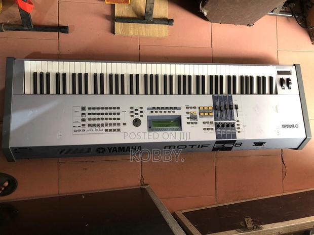 Yamaha Motif Es8 Keyboard · Photo 3