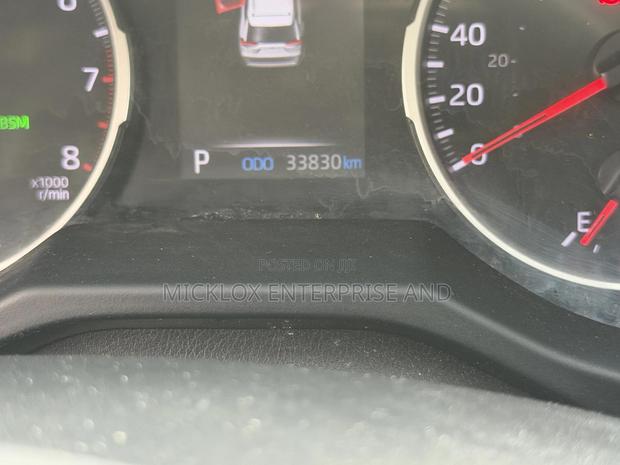 Toyota RAV4 XLE 2021 Blue