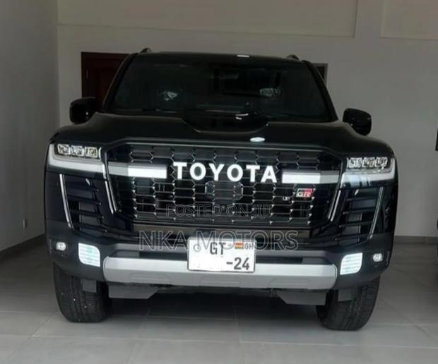 Toyota Land Cruiser LC300 2024 Black