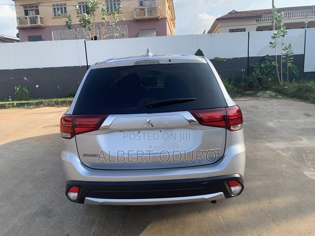 Mitsubishi Outlander SE FWD 2017 Silver
