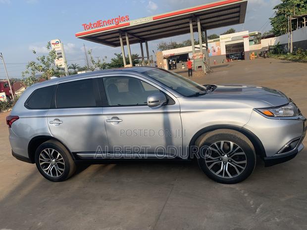 Mitsubishi Outlander SE FWD 2017 Silver