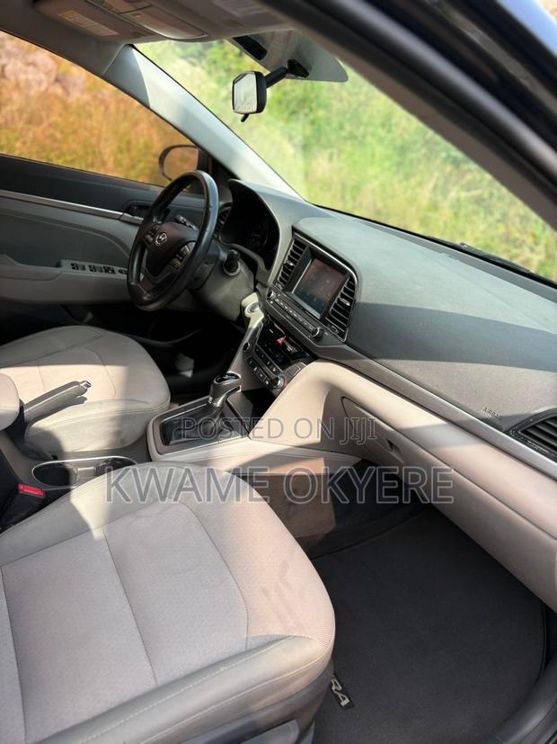 Hyundai Elantra SE Sedan FWD (2.0L 4cyl 6M) 2017 Black