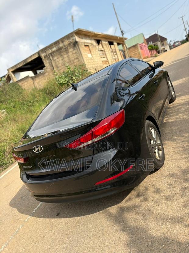 Hyundai Elantra SE Sedan FWD (2.0L 4cyl 6M) 2017 Black