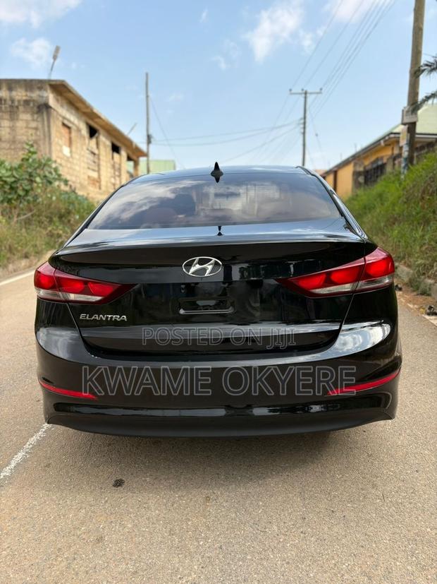 Hyundai Elantra SE Sedan FWD (2.0L 4cyl 6M) 2017 Black