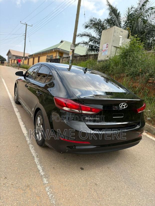 Hyundai Elantra SE Sedan FWD (2.0L 4cyl 6M) 2017 Black