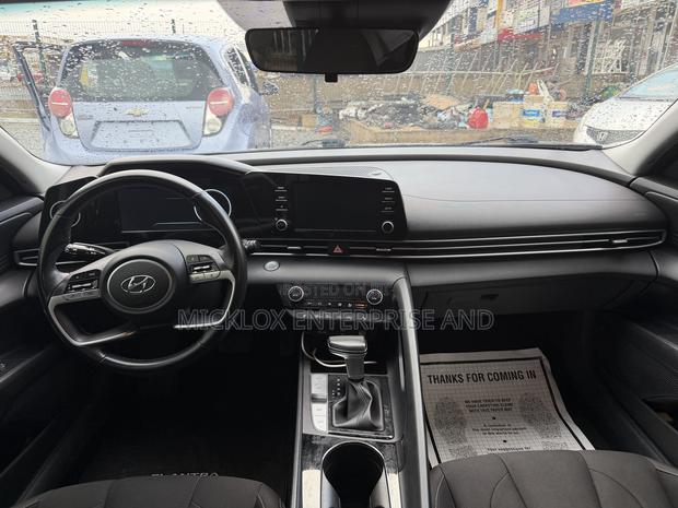 Hyundai Elantra Limited 2021 Blue