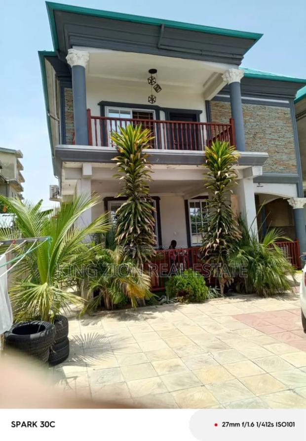 4bdrm House in King Zion Real, Ablekuma for sale