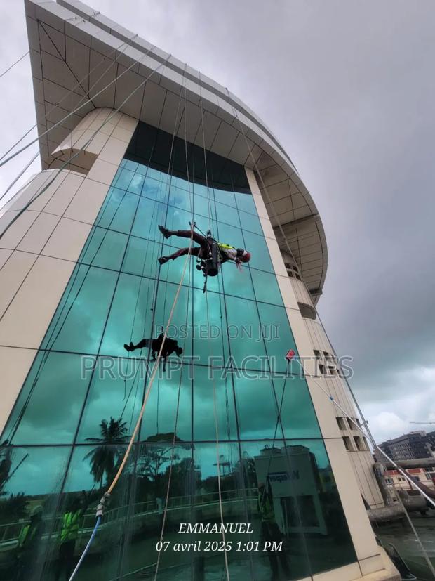 Glass Facade Cleaners · Photo 4