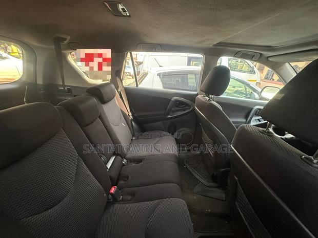 Toyota RAV4 2010 Silver