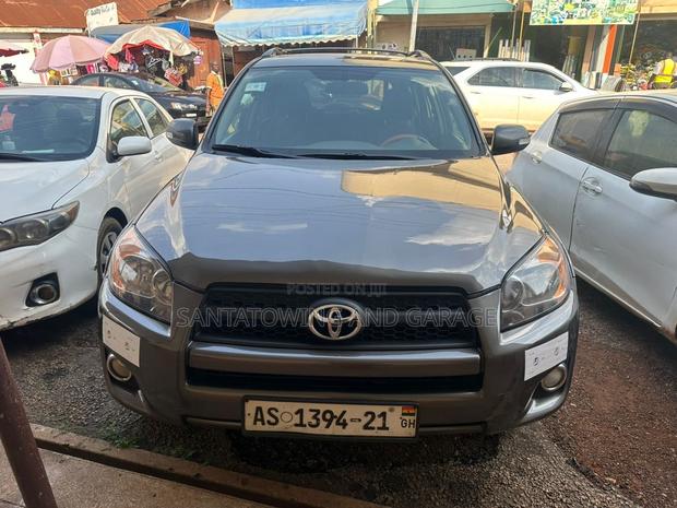 Toyota RAV4 2010 Silver