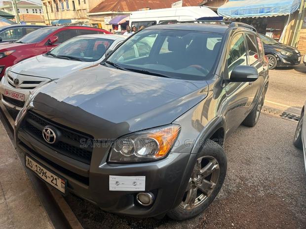 Toyota RAV4 2010 Silver