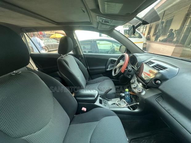 Toyota RAV4 2010 Silver